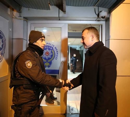 Tahir Büyükakın, Yılbaşı Mesaisi Yapan Görevlileri Yalnız Bırakmadı!