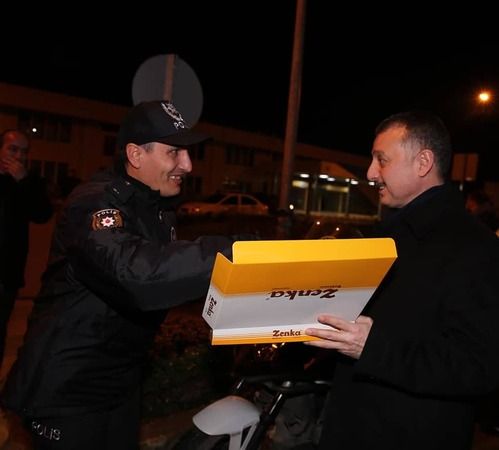 Tahir Büyükakın, Yılbaşı Mesaisi Yapan Görevlileri Yalnız Bırakmadı!
