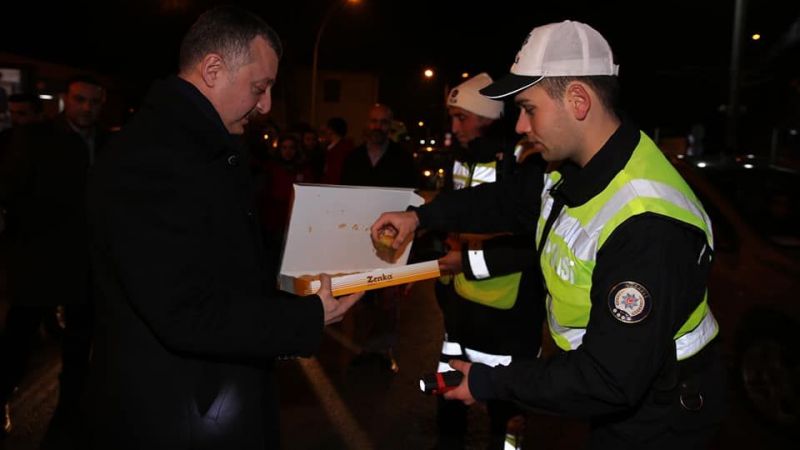 Tahir Büyükakın, Yılbaşı Mesaisi Yapan Görevlileri Yalnız Bırakmadı!