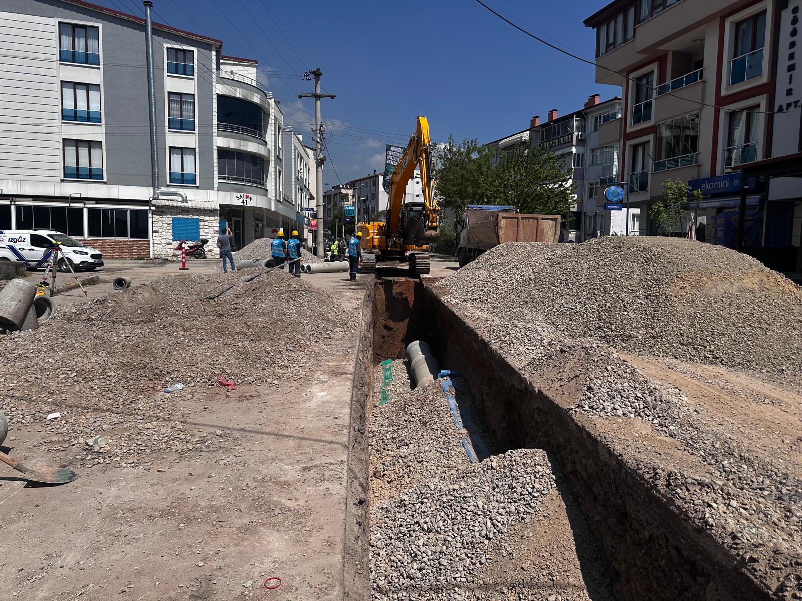 Körfez Mi̇mar Si̇nan Mahallesi̇’nde 44 Ki̇lometreli̇k Altyapi Yatirimi Sürüyor (2)-1
