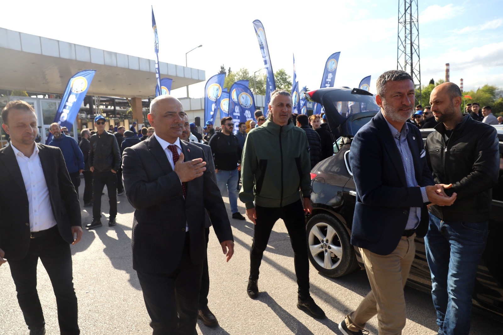 Şener Söğüt Tüpraş İşçisinin Yanında 1