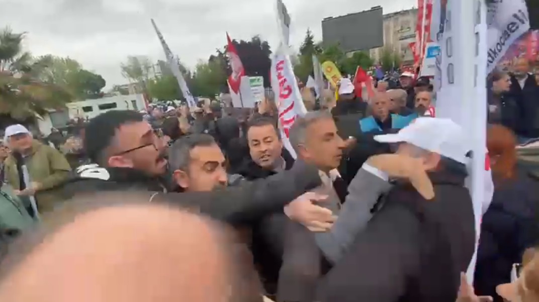 1 Mayıs Mitinginde ‘Atatürk’ Sloganı Tartışması Kavgaya Dönüştü 4