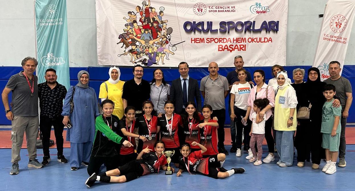 2 Körfezli̇ Kizlar Futsal İl Şampi̇yonu Petki̇ Oo Oldu