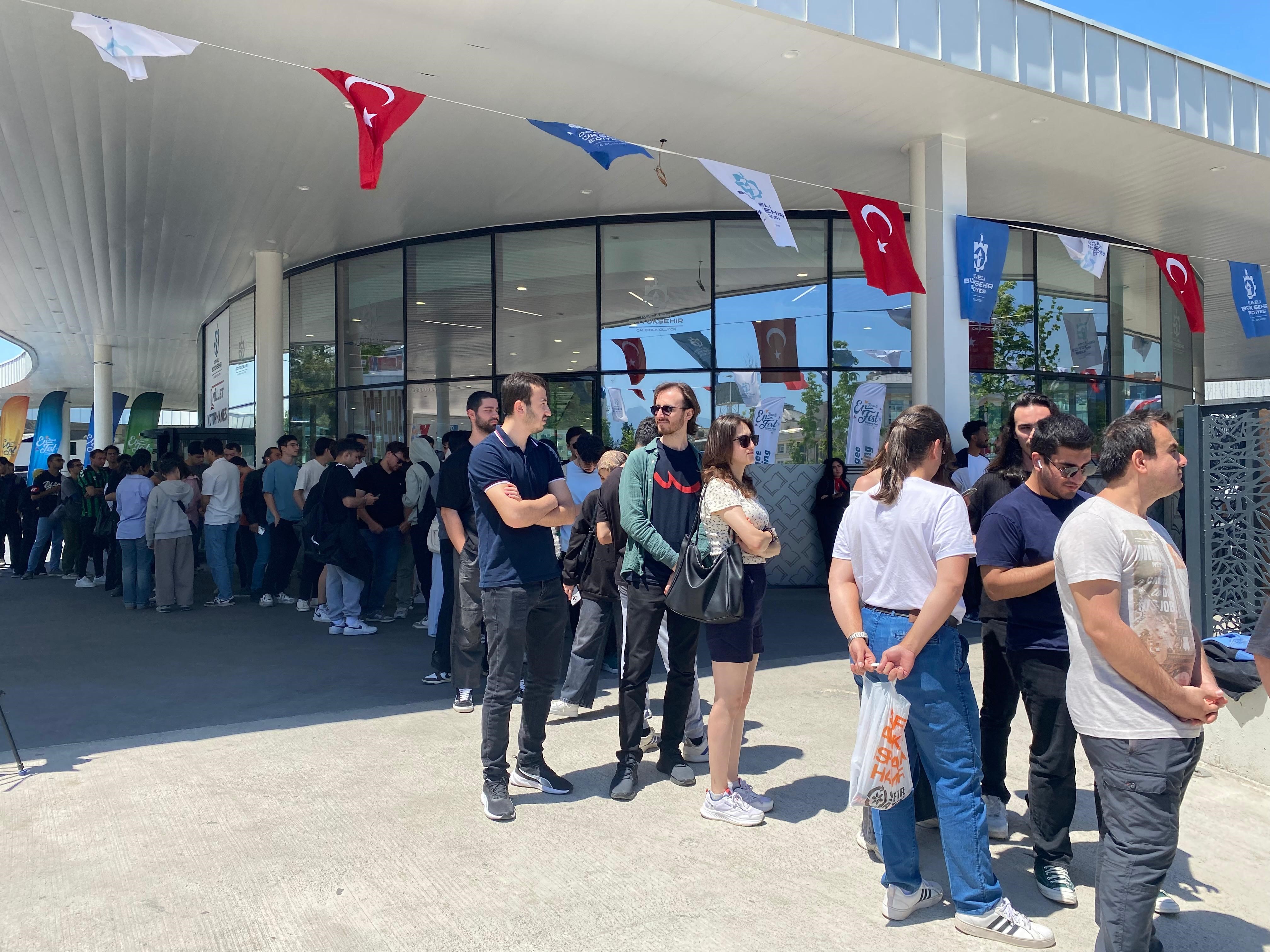 72 Metre Yüksekte Çanakkale Türküsü! 4