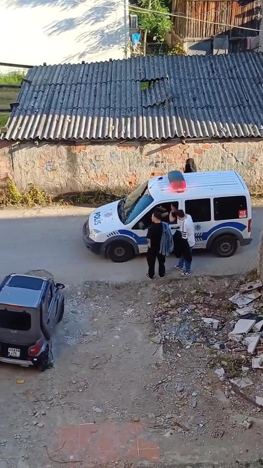 Babalarının Arabasını Kaçırdılar; Verdikleri Cevap Güldürdü! 2