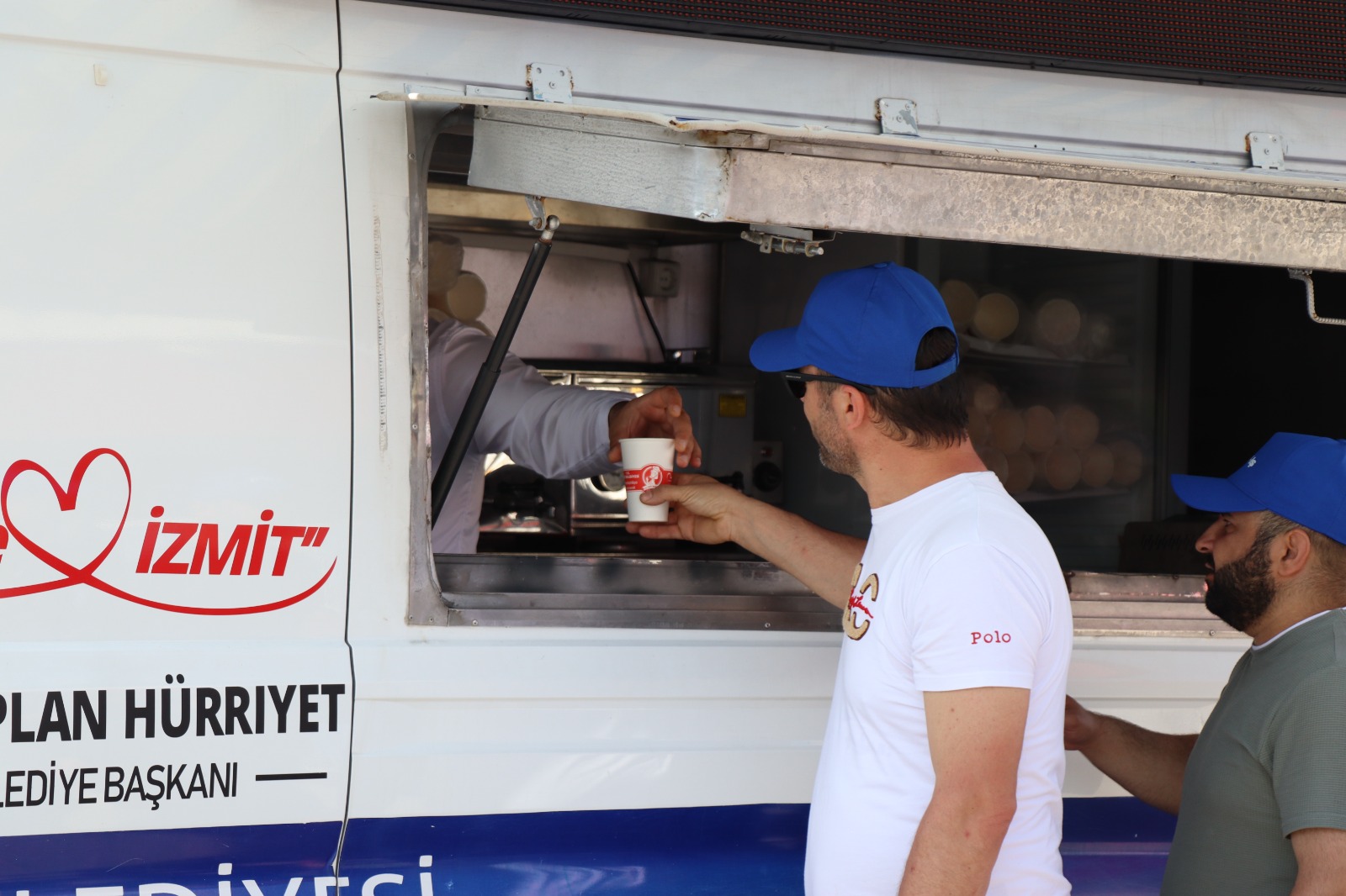 Dyo Boya Isçilerine Izmit Belediyesinden Dayanisma Eli (5)