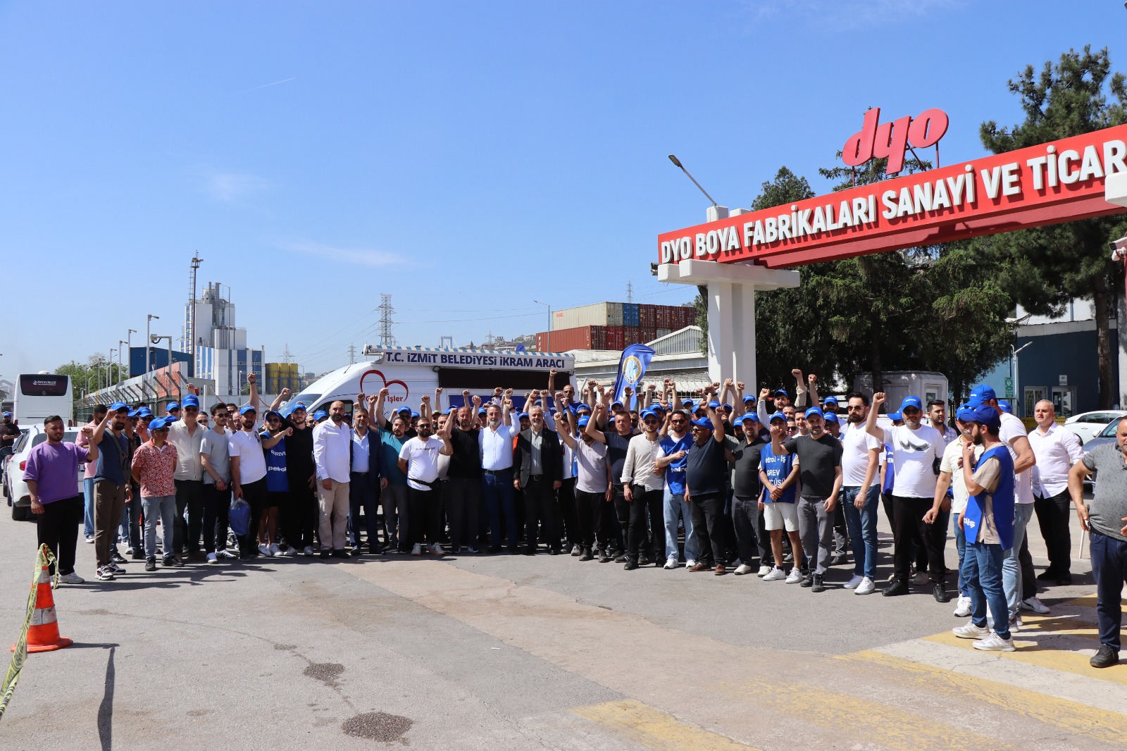 Dyo Boya Isçilerine Izmit Belediyesinden Dayanisma Eli (7)