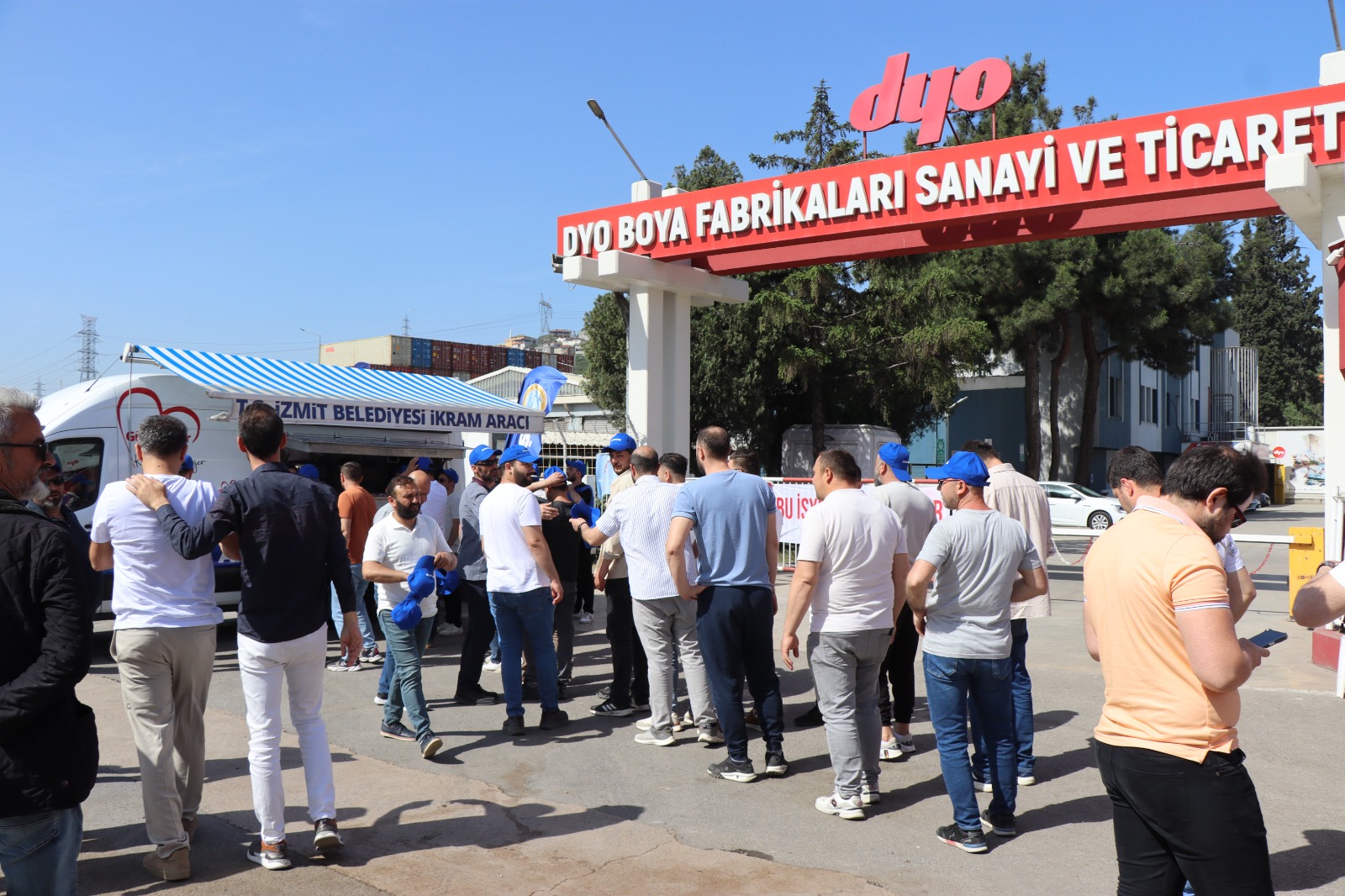 Dyo Boya Isçilerine Izmit Belediyesinden Dayanisma Eli (8)