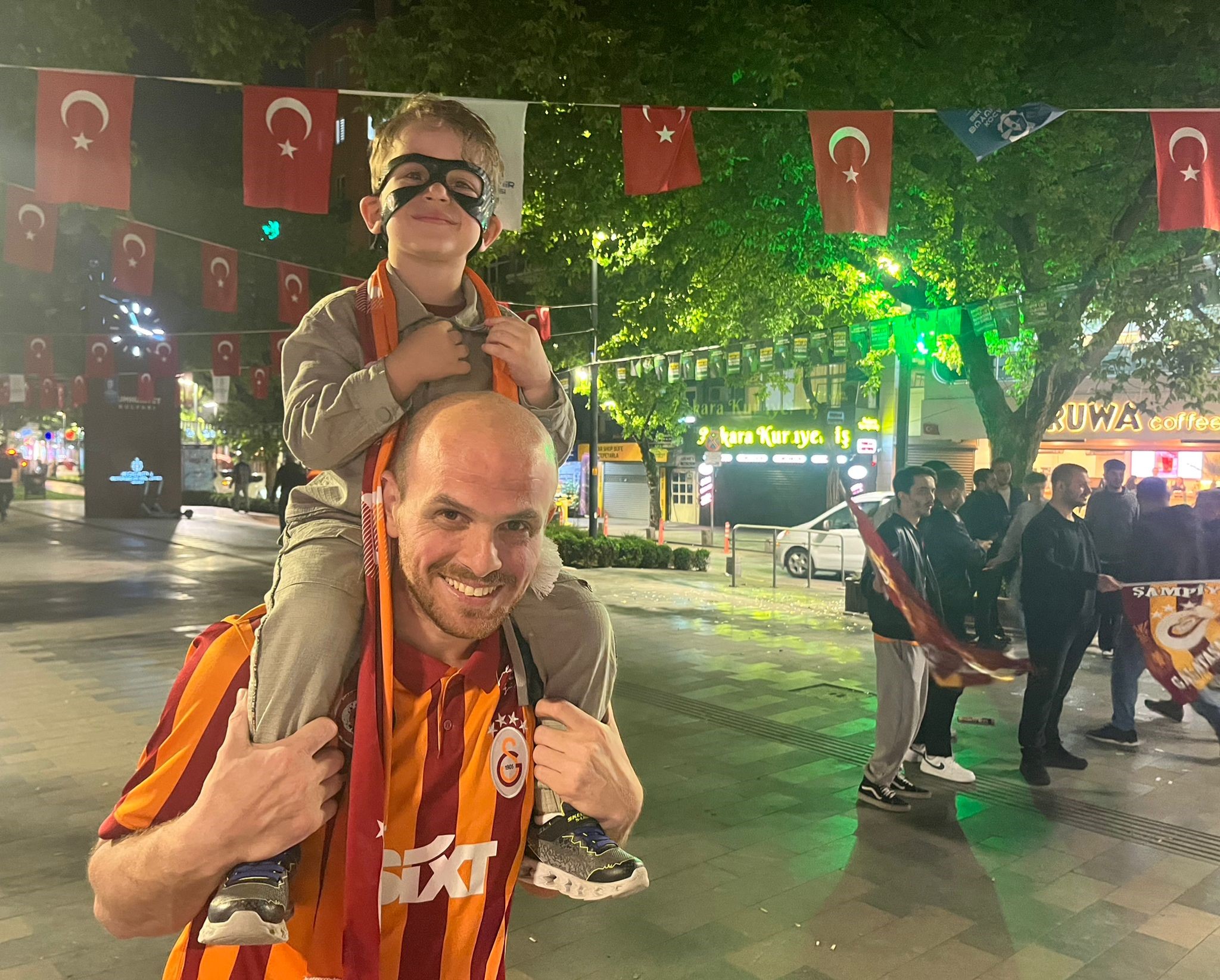 Galatasaray Şampiyon Oldu, Kocaeli’de Binlerce Taraftar Sokağa Döküldü 6