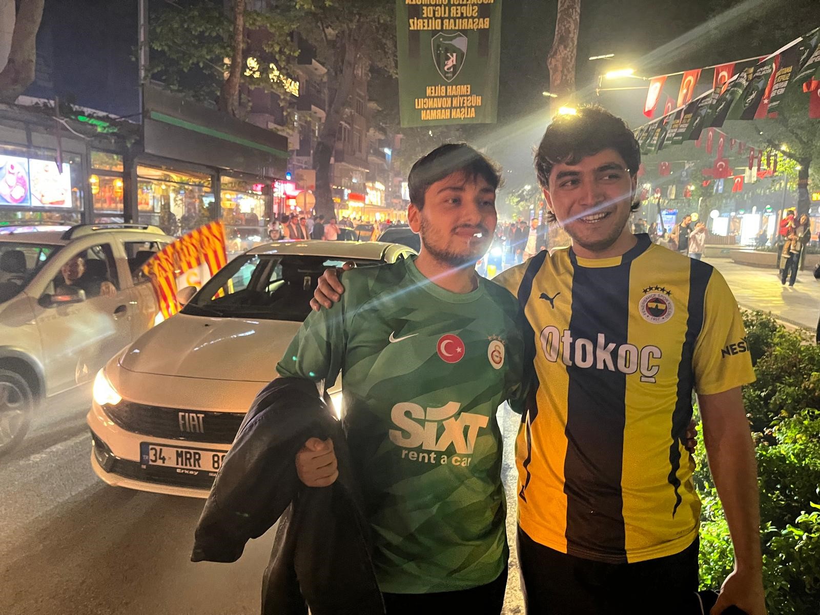 Galatasaray Şampiyon Oldu, Kocaeli’de Binlerce Taraftar Sokağa Döküldü 9