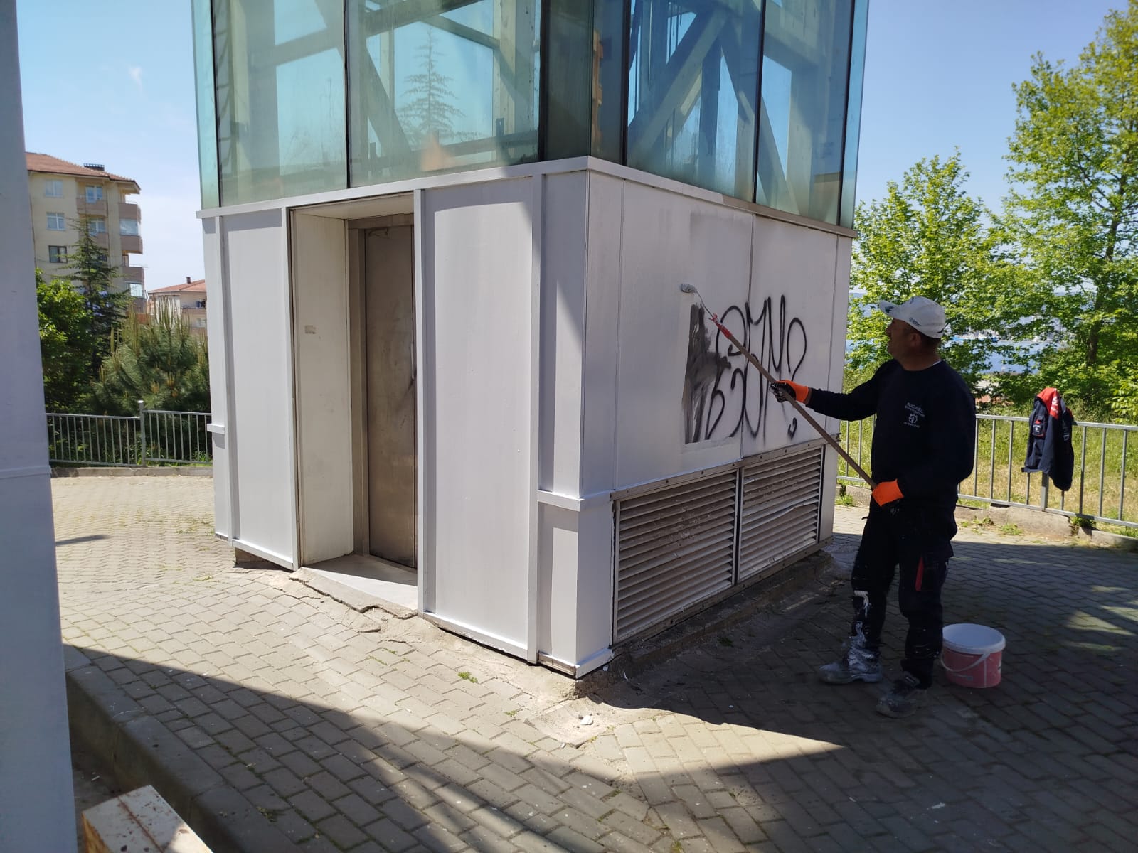 Gölcük'teki Üst Geçitler Elden Geçiriliyor (1)