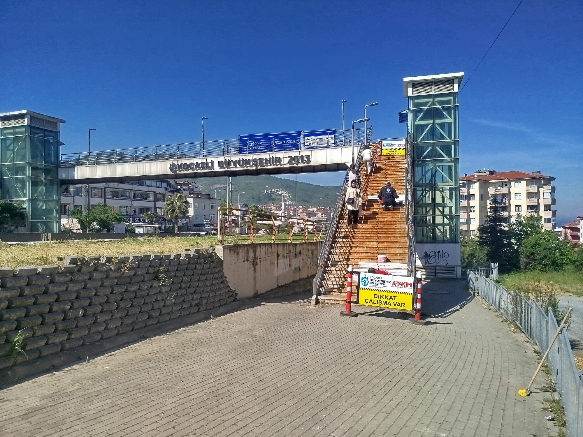 Gölcük'teki Üst Geçitler Elden Geçiriliyor (3)