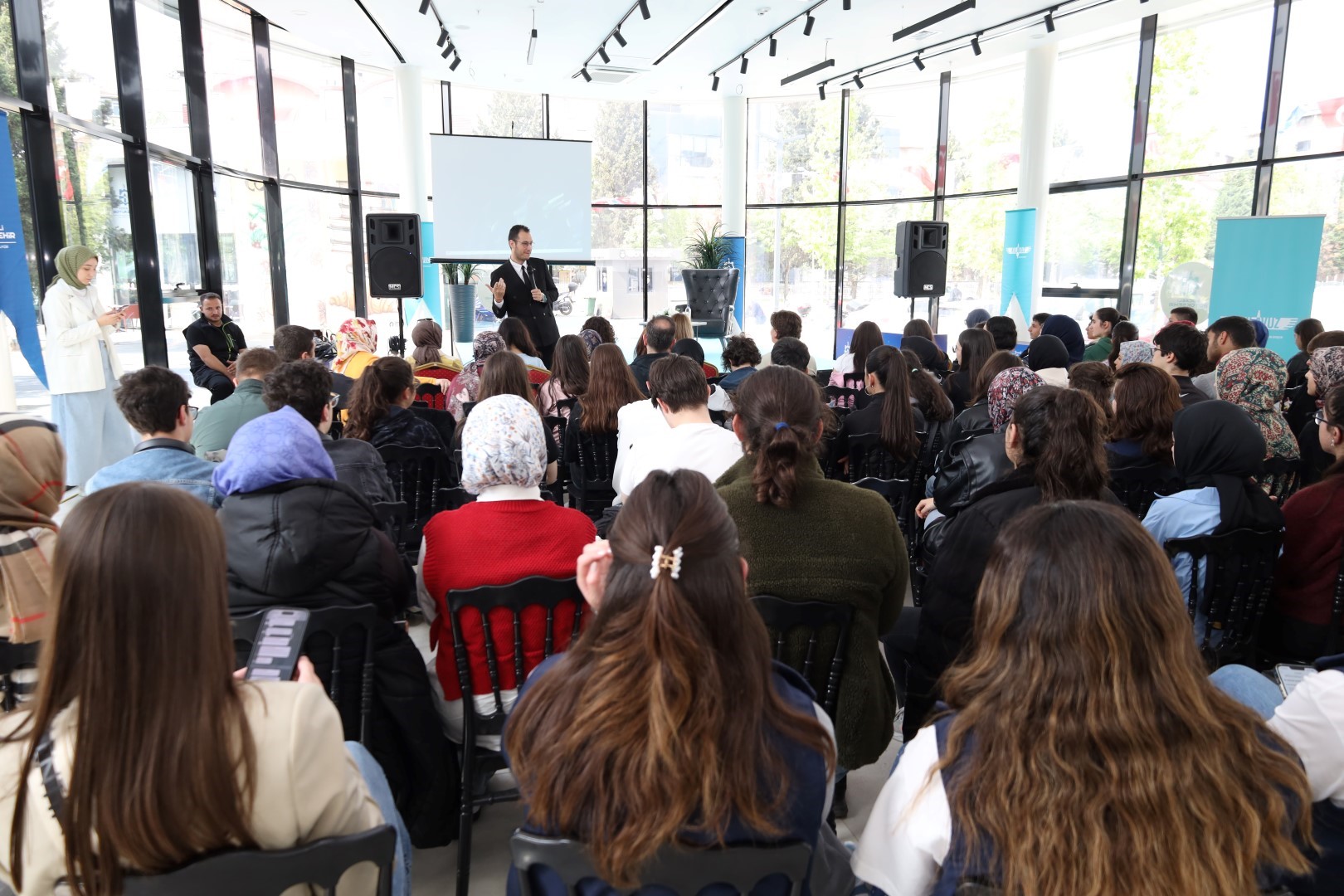Instagram Mesajlarını Okuyor, Seni Dinliyor! 2