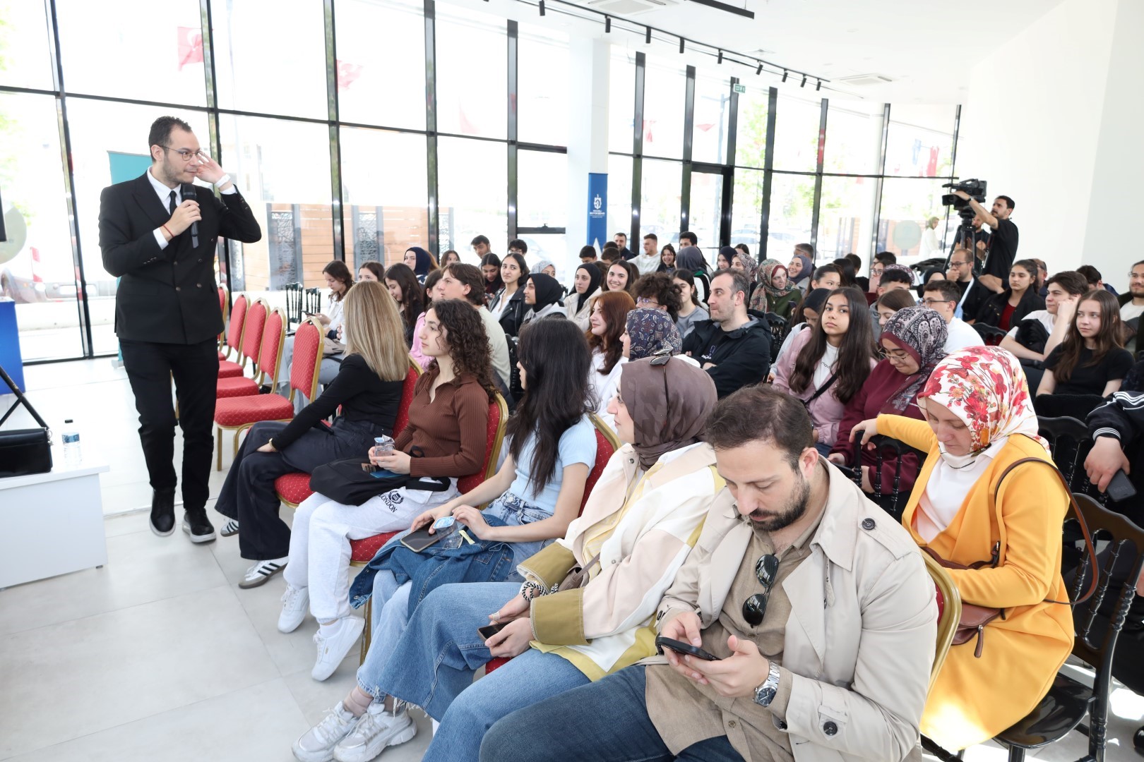 Instagram Mesajlarını Okuyor, Seni Dinliyor! 3