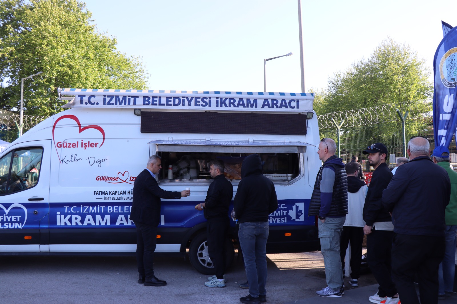Izmit Belediyesinden Tüpras Isçilerine Sicak Destek (3)