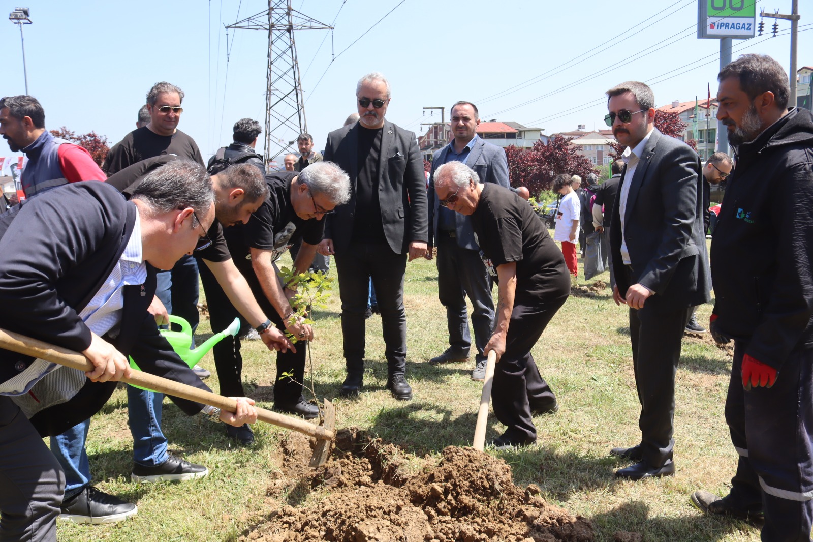 Izmit Belediyesinin Katkilariyla Prof. Dr. Ümit Özdag Hatira Ormani Açildi (2)