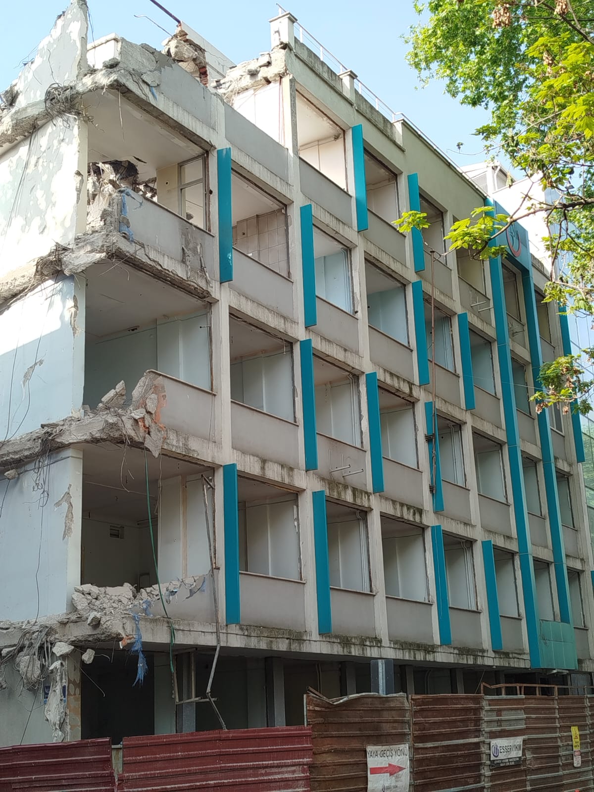 İzmit Semt Polikliniği'nin Yıkımında Sona Gelindi