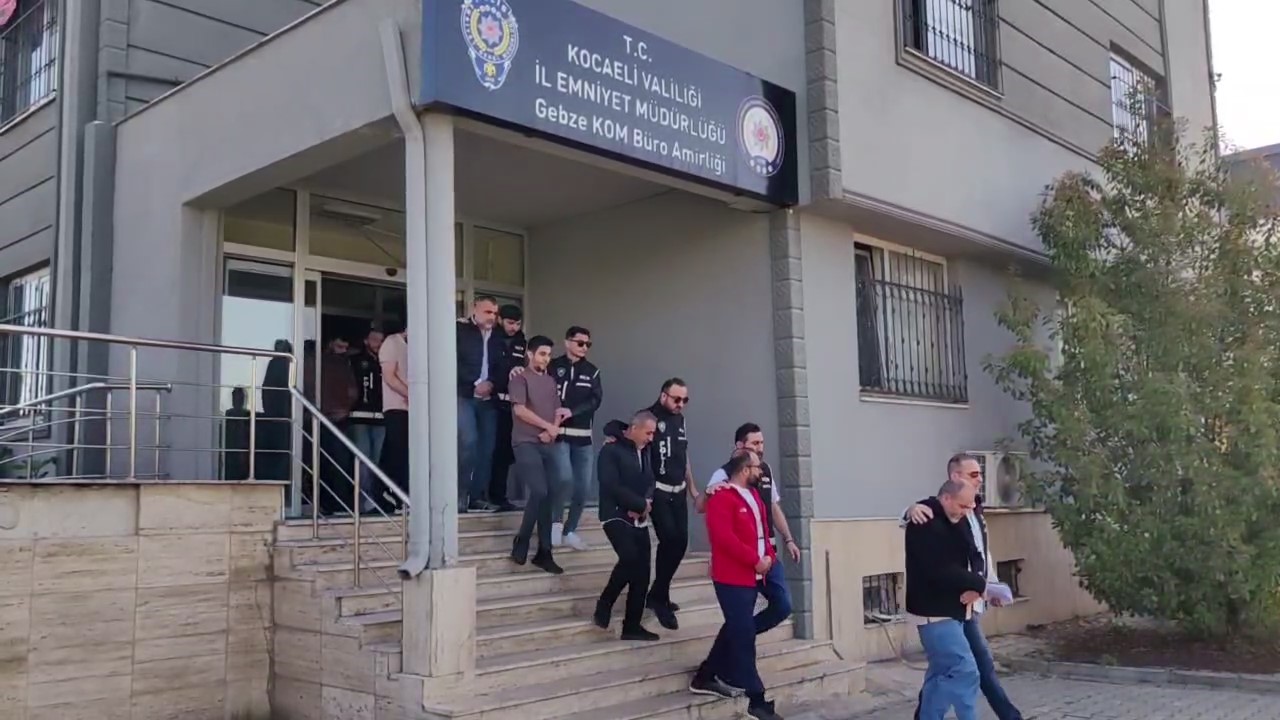 Kocaeli'de Eş Zamanlı Operasyon; 30 Şüpheli Yakalandı 1