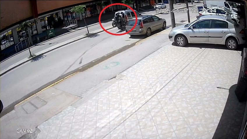 Kocaeli'de Motosiklet Araca Çarpıp Takla Attı; 1 Yaralı 1
