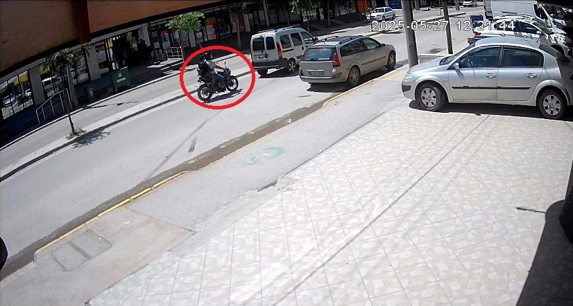 Kocaeli'de Motosiklet Araca Çarpıp Takla Attı; 1 Yaralı 2