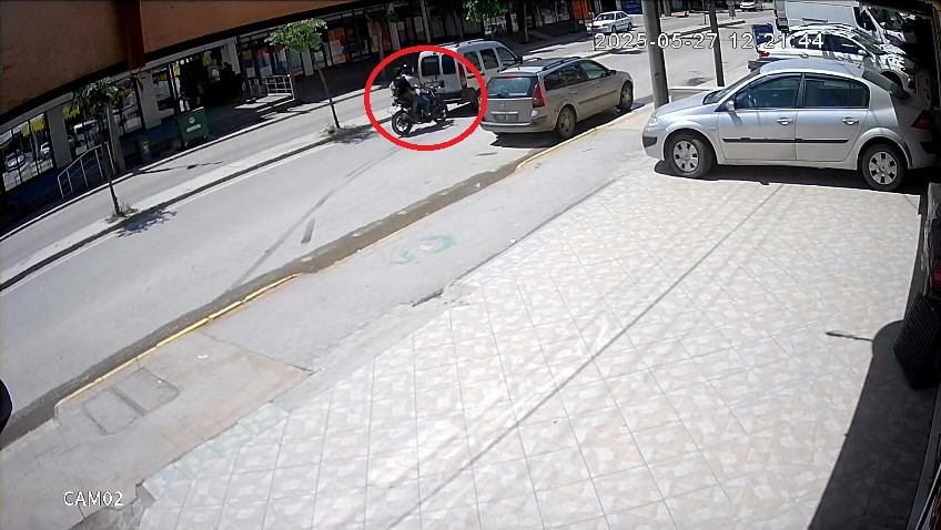 Kocaeli'de Motosiklet Araca Çarpıp Takla Attı; 1 Yaralı 3