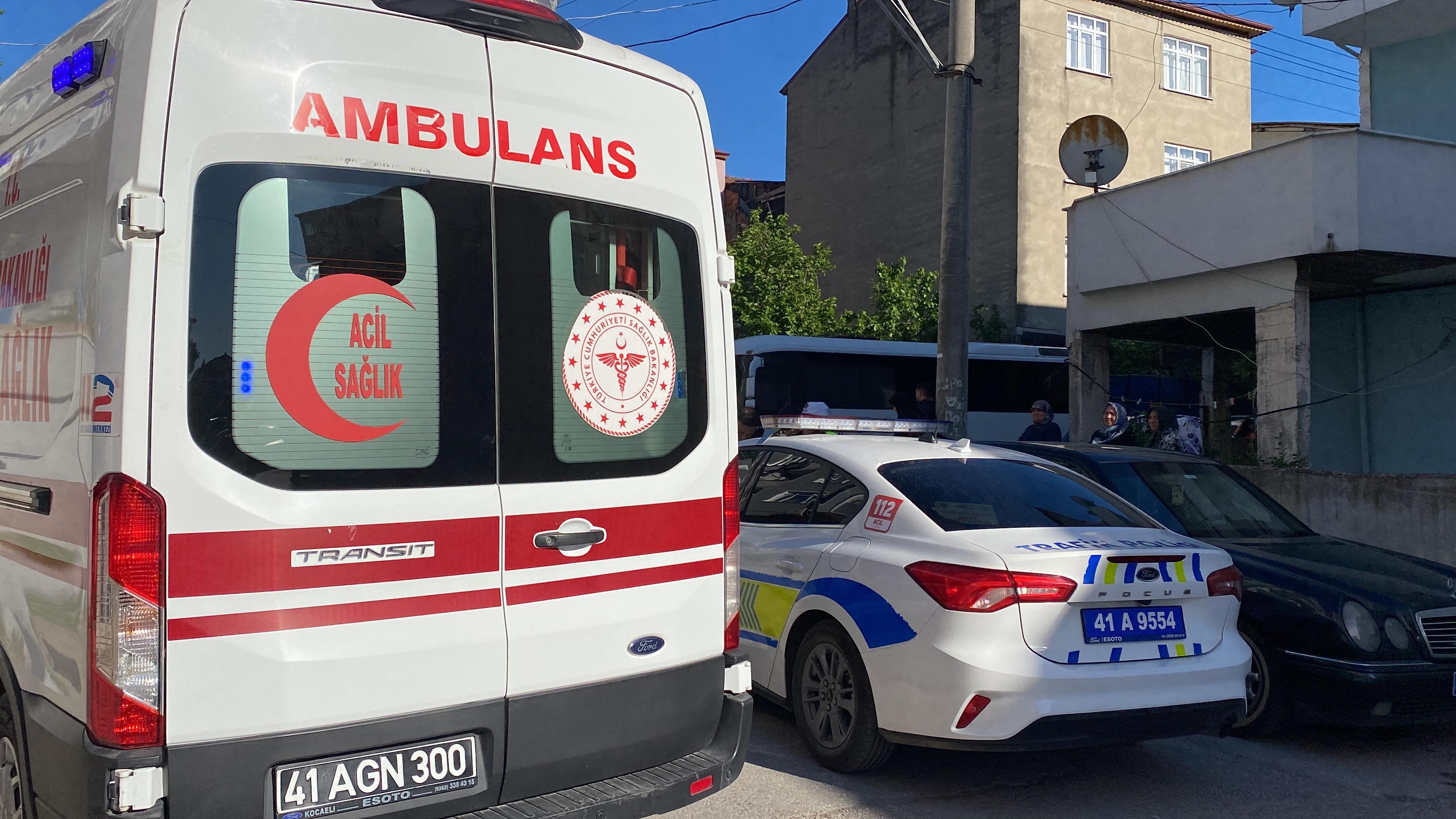 Kocaeli'de Servis Minibüsü 7 Yaşındaki Çocuğa Çarptı 1