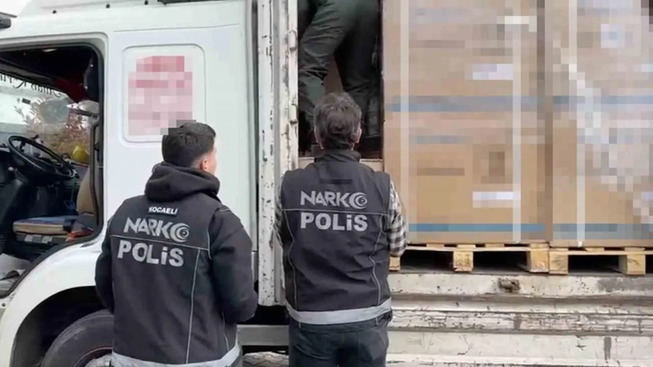Kocaeli'de Uyuştucu Operasyonu Narkotik Köpeği 220 Kilo Uyuşturucu Yakaladı