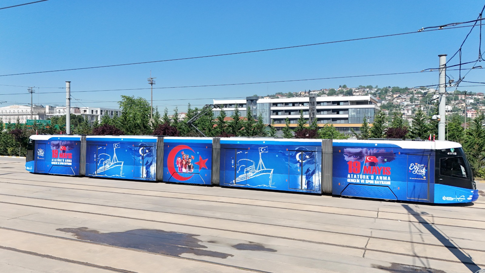 Otobüs Ve Tramvaylar 19 Mayıs'a Özel Giydirildi (1)