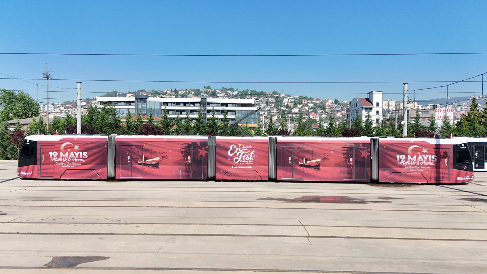 Otobüs Ve Tramvaylar 19 Mayıs'a Özel Giydirildi (2)