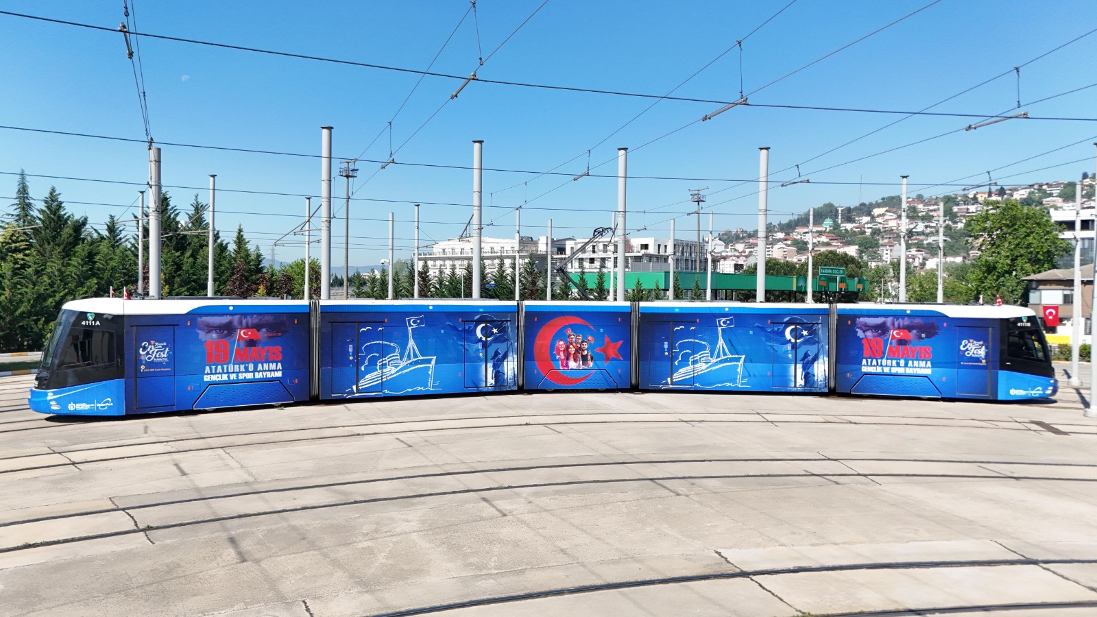 Otobüs Ve Tramvaylar 19 Mayıs'a Özel Giydirildi (3)