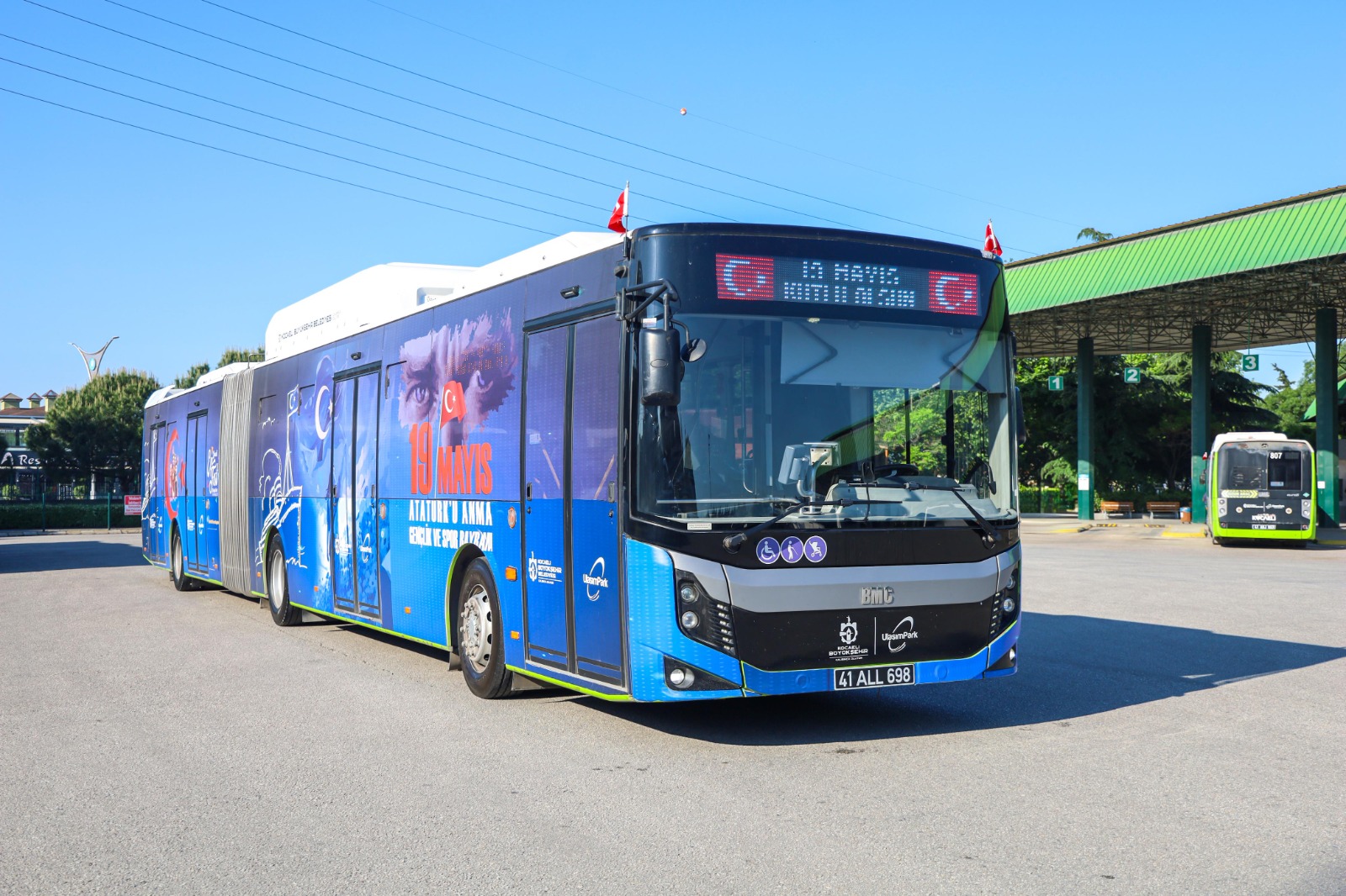 Otobüs Ve Tramvaylar 19 Mayıs'a Özel Giydirildi (5)