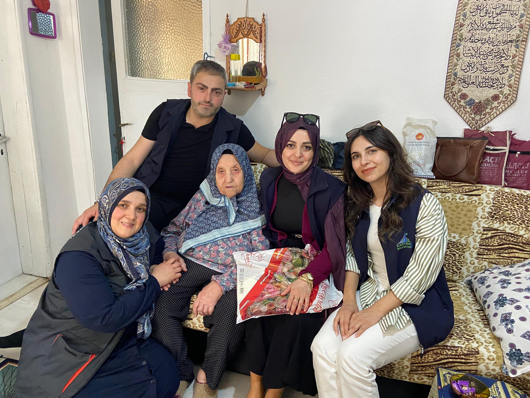 ‘Alo Evlat’ Bayramda Da Büyükleri Unutmadı 3