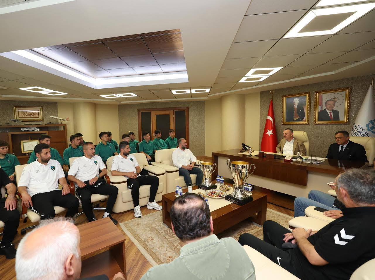 Başkan Büyükakın, Şampiyon Gençleri Ağırladı 3