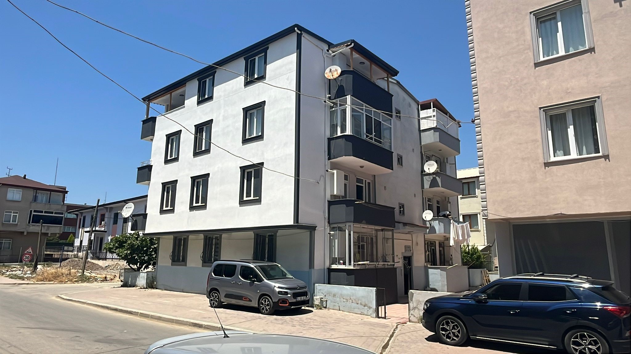Darıca’da Balkon Faciası 1,5 Yaşındaki Bebek Ağır Yaralandı 02