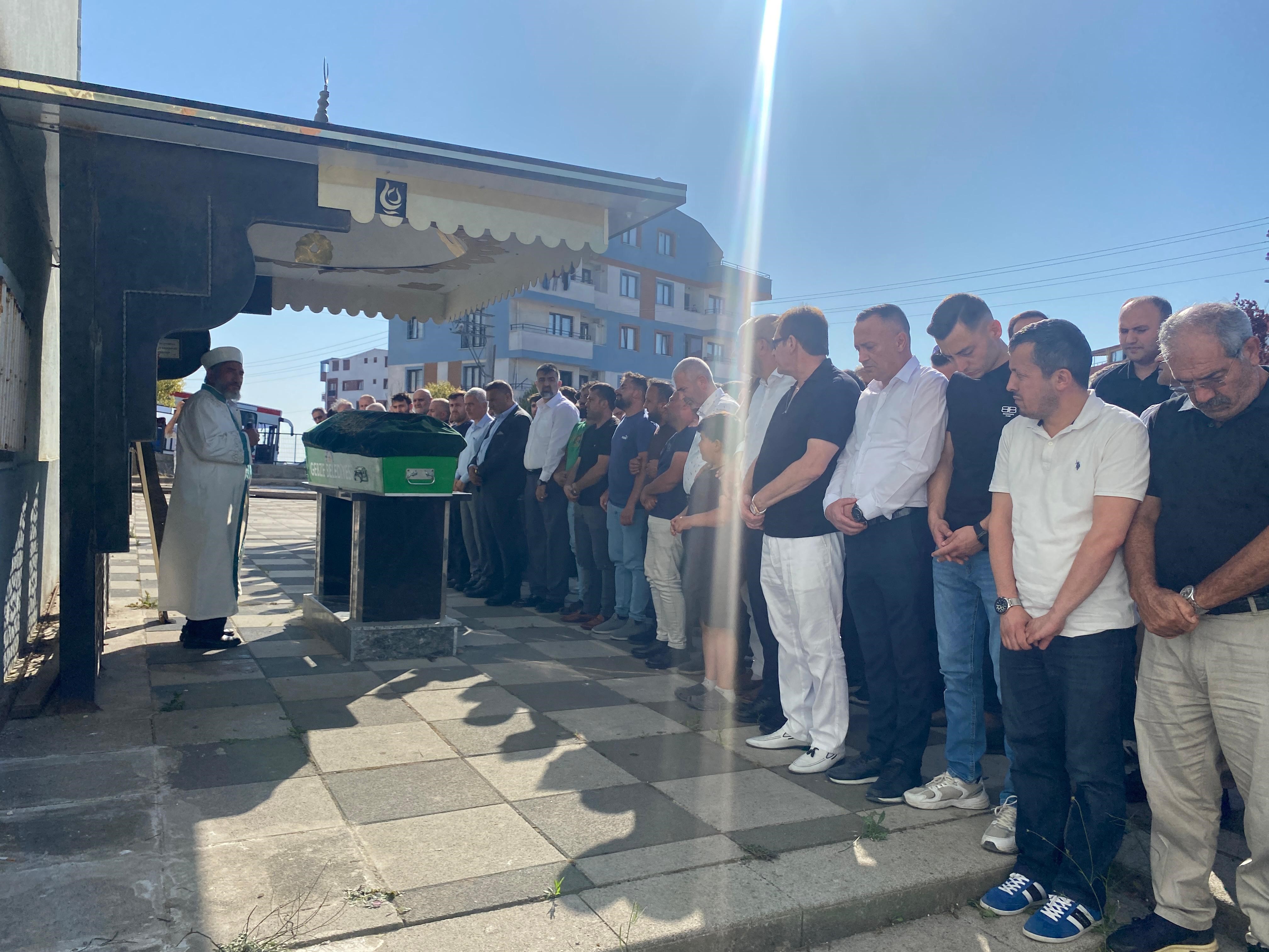 Darıca’da İntihar Eden Zabıta Son Yolculuğuna Uğurlandı 04