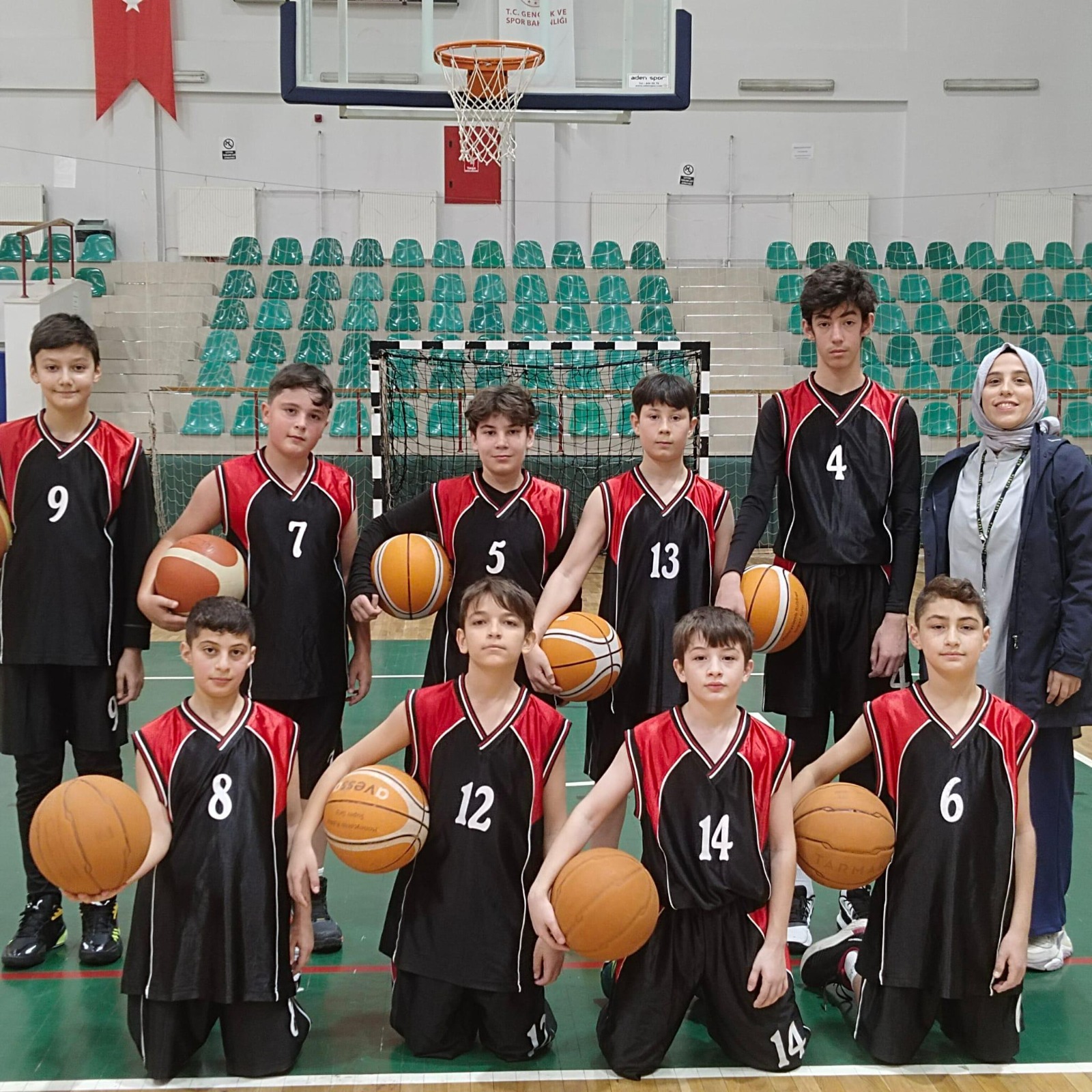 Denizdibi İlk Öğretim Okulu Sporda 1 Numara 2