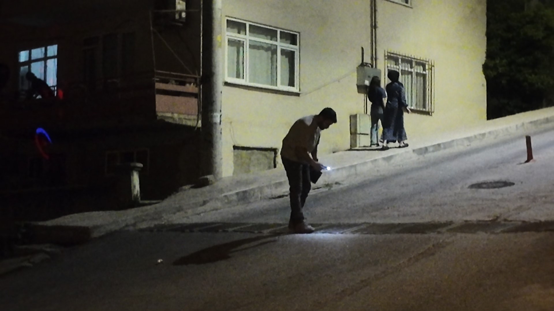 Derince’de Silahlar Konuştu! Polis Kanalizasyonda Bile Mermi Aradı 01
