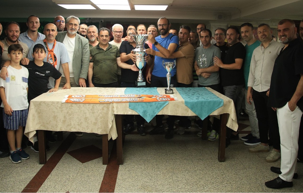 Erenlerspor Ve Bekirpaşa Masterler’e Kupaları Verildi 3