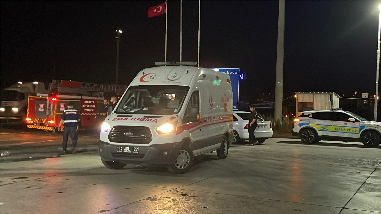 Facianın Eşiğinden Dönüldü! Otobüs Tıra Çarptı, 12 Yaralı (5)