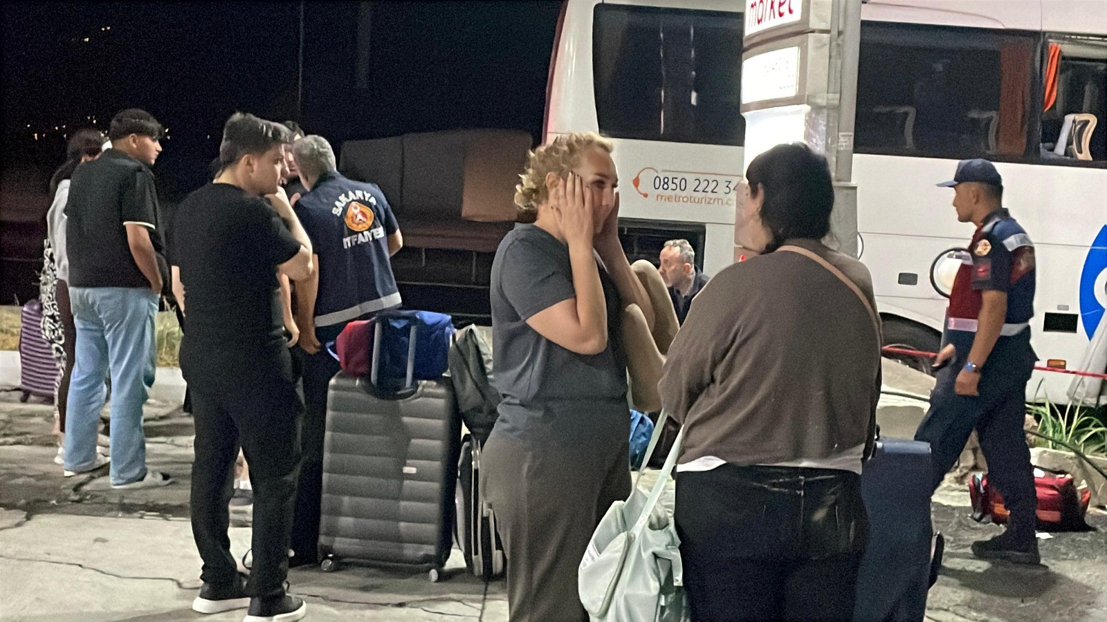 Facianın Eşiğinden Dönüldü! Otobüs Tıra Çarptı, 12 Yaralı (6)