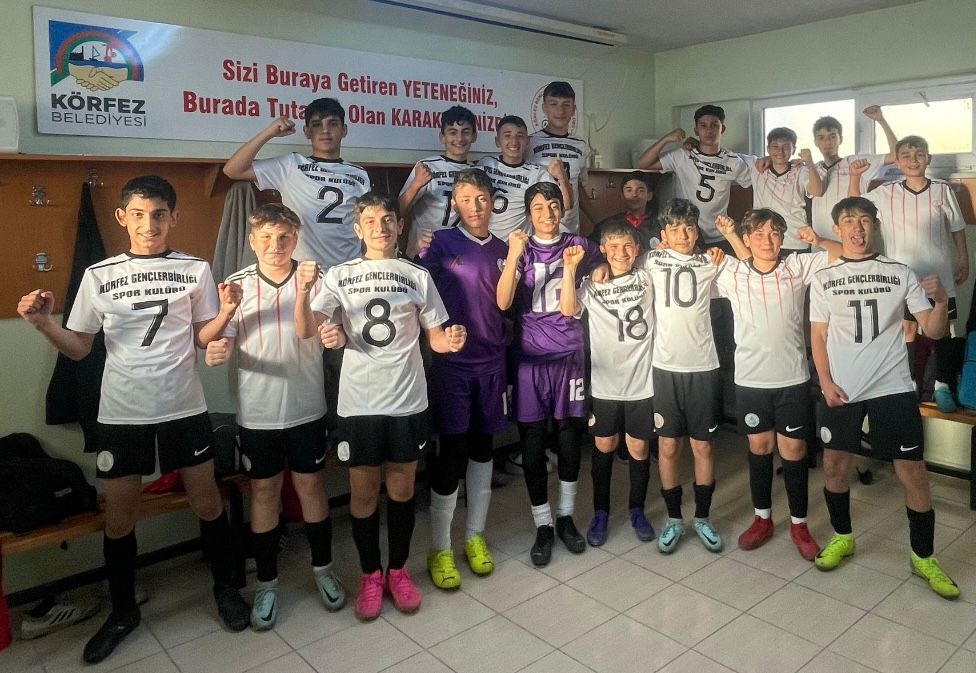 Futbol U13 Namağlup Şampi̇yon 3
