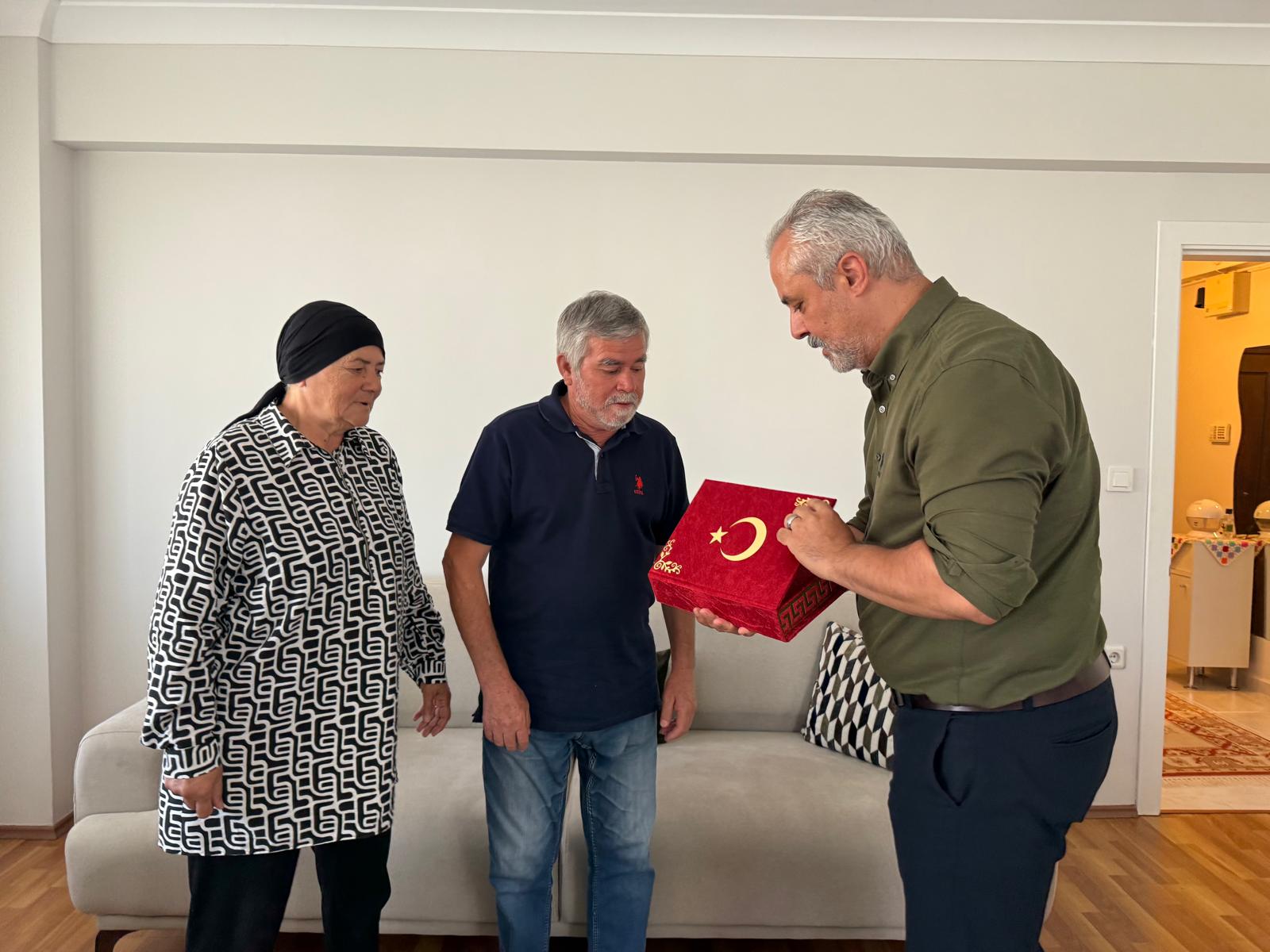 İzmit Belediyesi’nden Gazilere Ve Ailelerine Anlamlı Ziyaret (3)