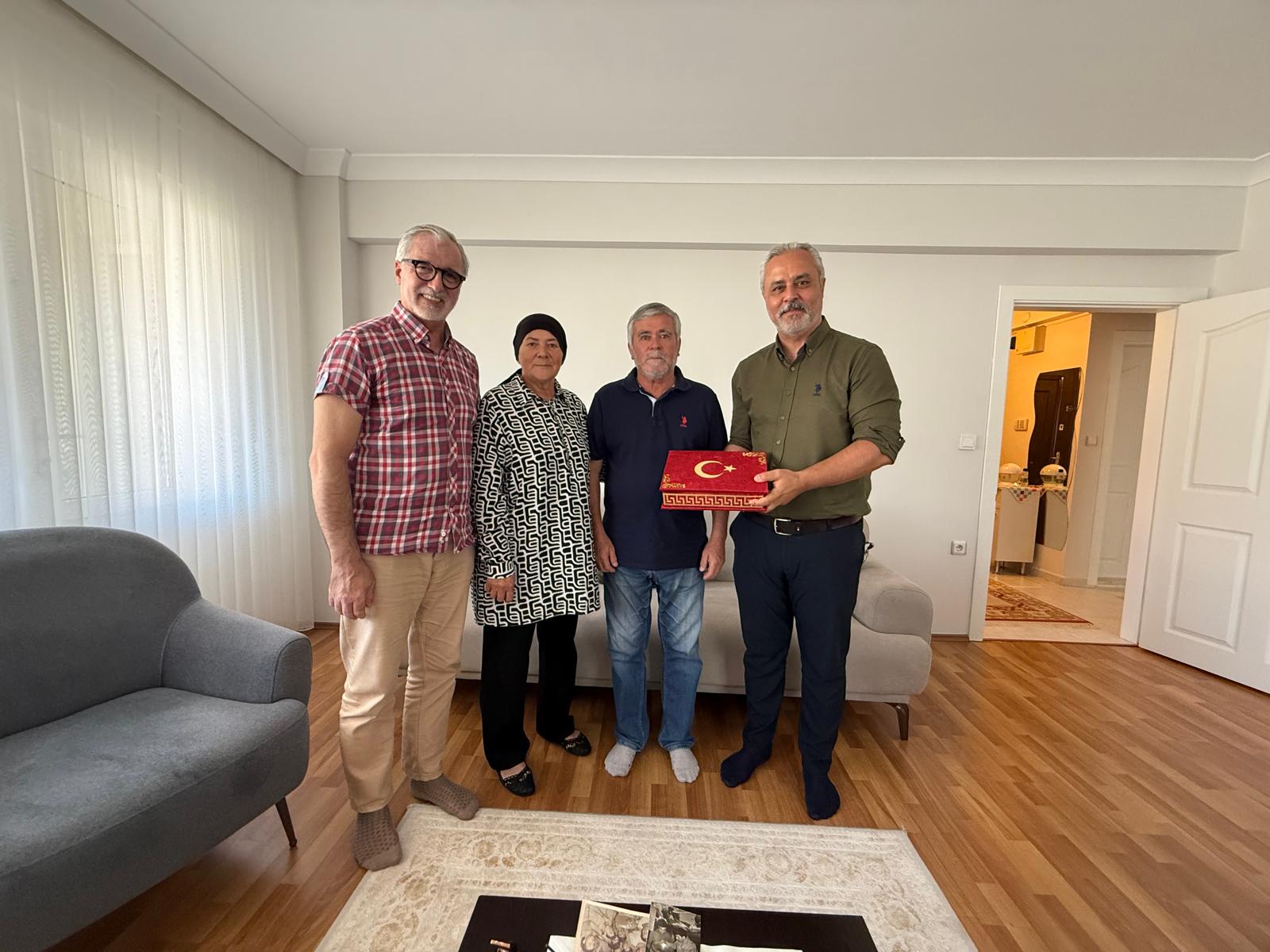 İzmit Belediyesi’nden Gazilere Ve Ailelerine Anlamlı Ziyaret (4)