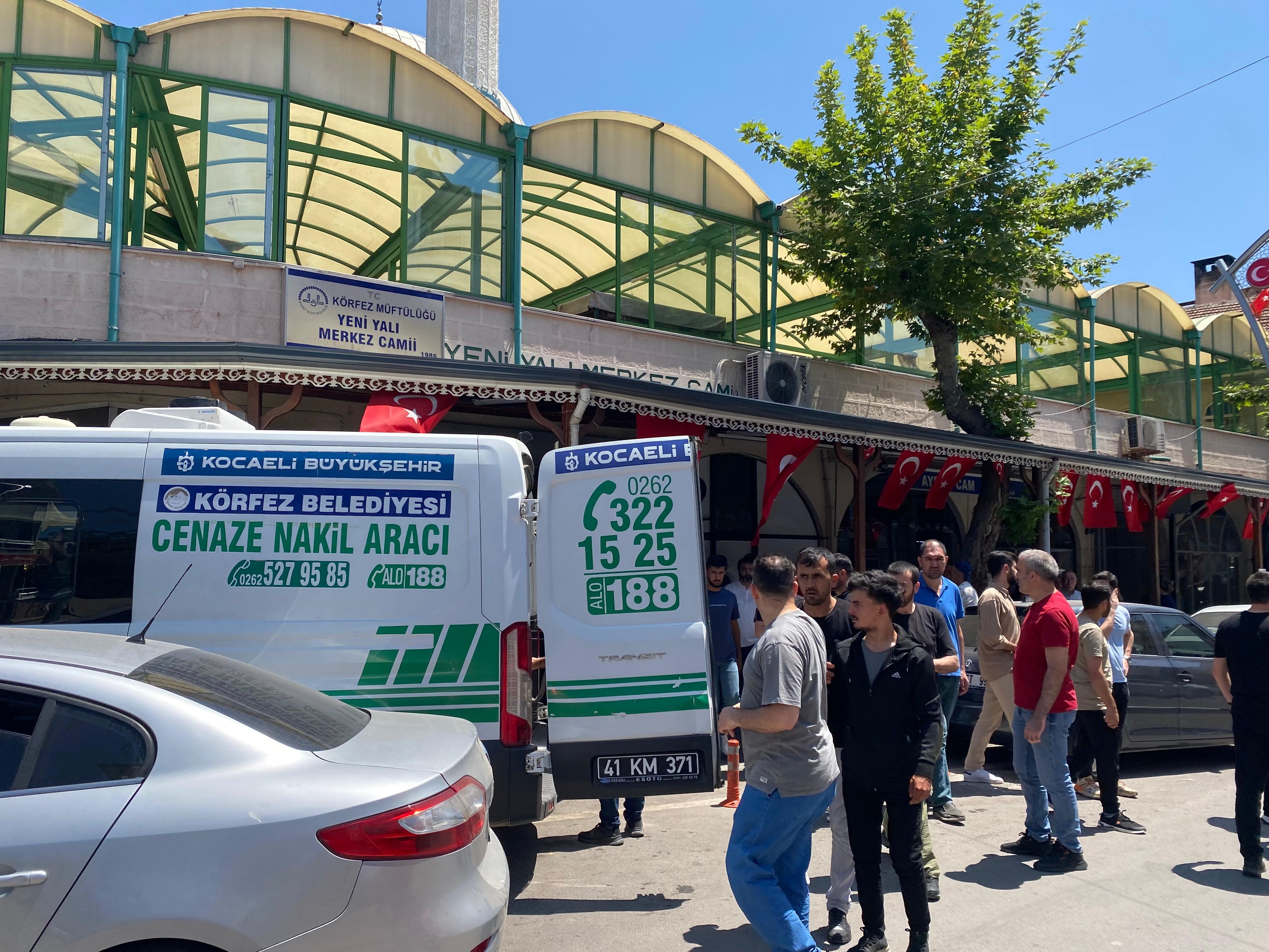 İzmit’te 21 Yaşındaki Genç Evinde Ölü Bulundu 03