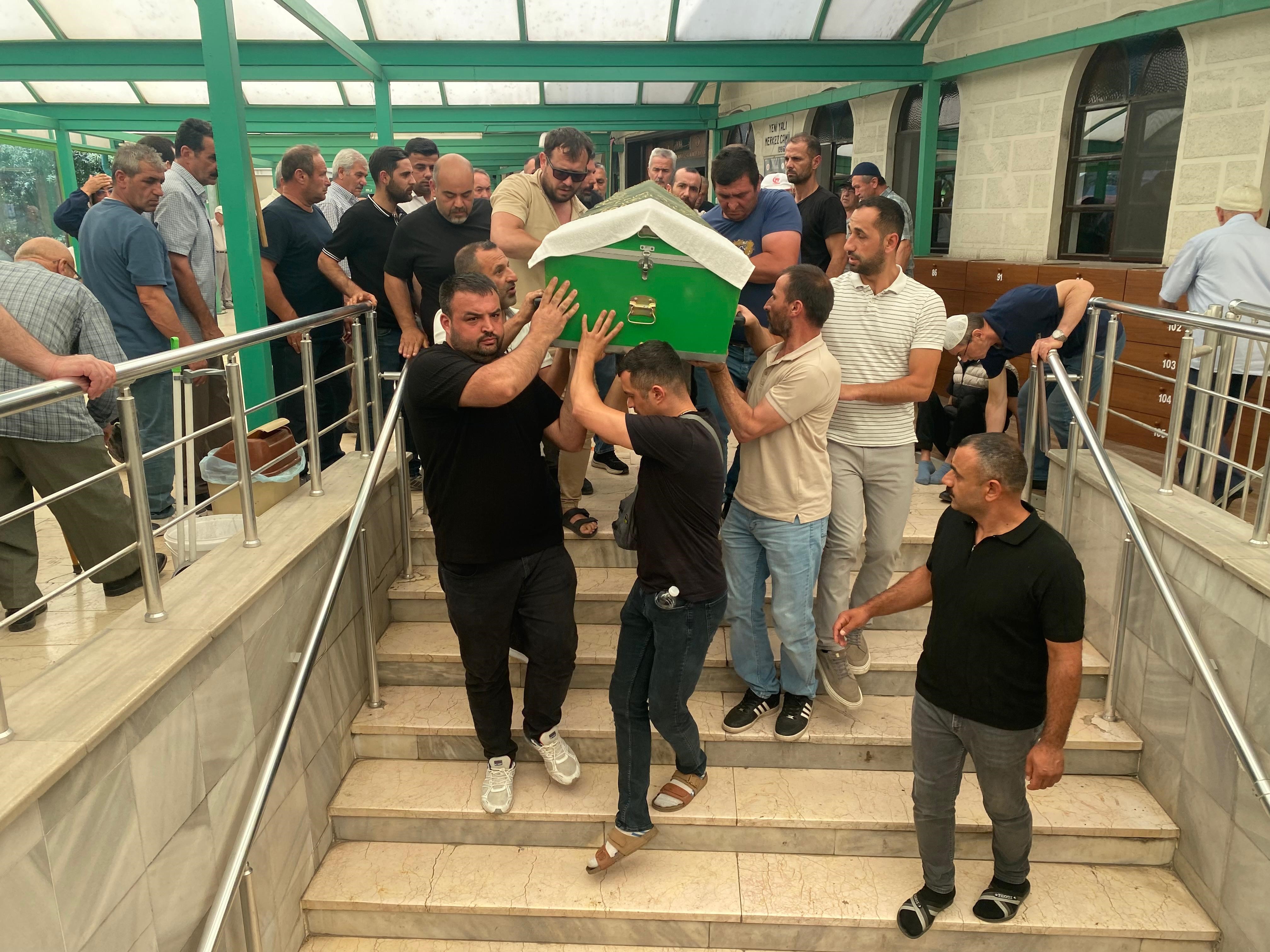 Kandıra’da Denizde Boğularak Hayatını Kaybetmişti! Toprağa Verildi (2)