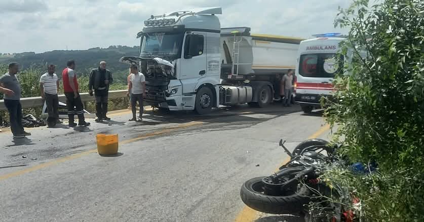 Kandıra’da Feci Kaza! Tır Ve Motosiklet Çarpıştı 1