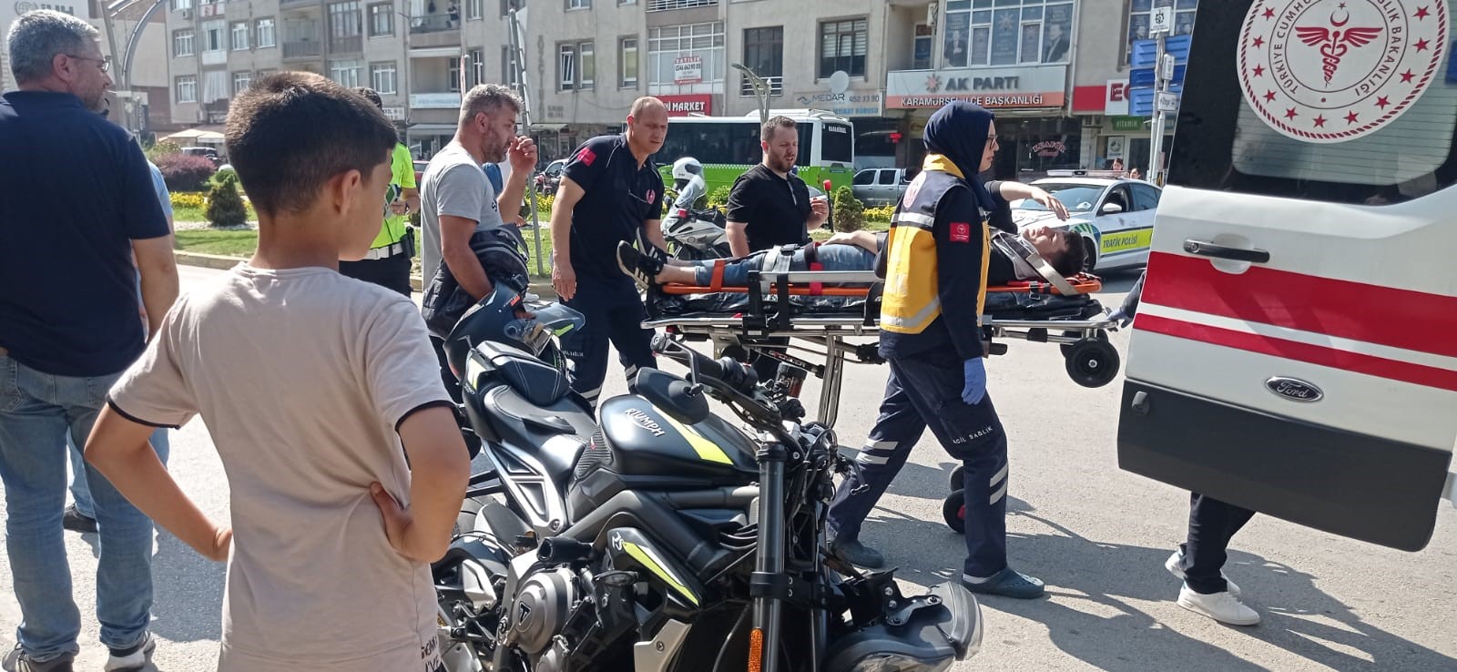 Karamürsel’de Otomobille Çarpışan Motosiklet Sürücüsü Yaralandı 01