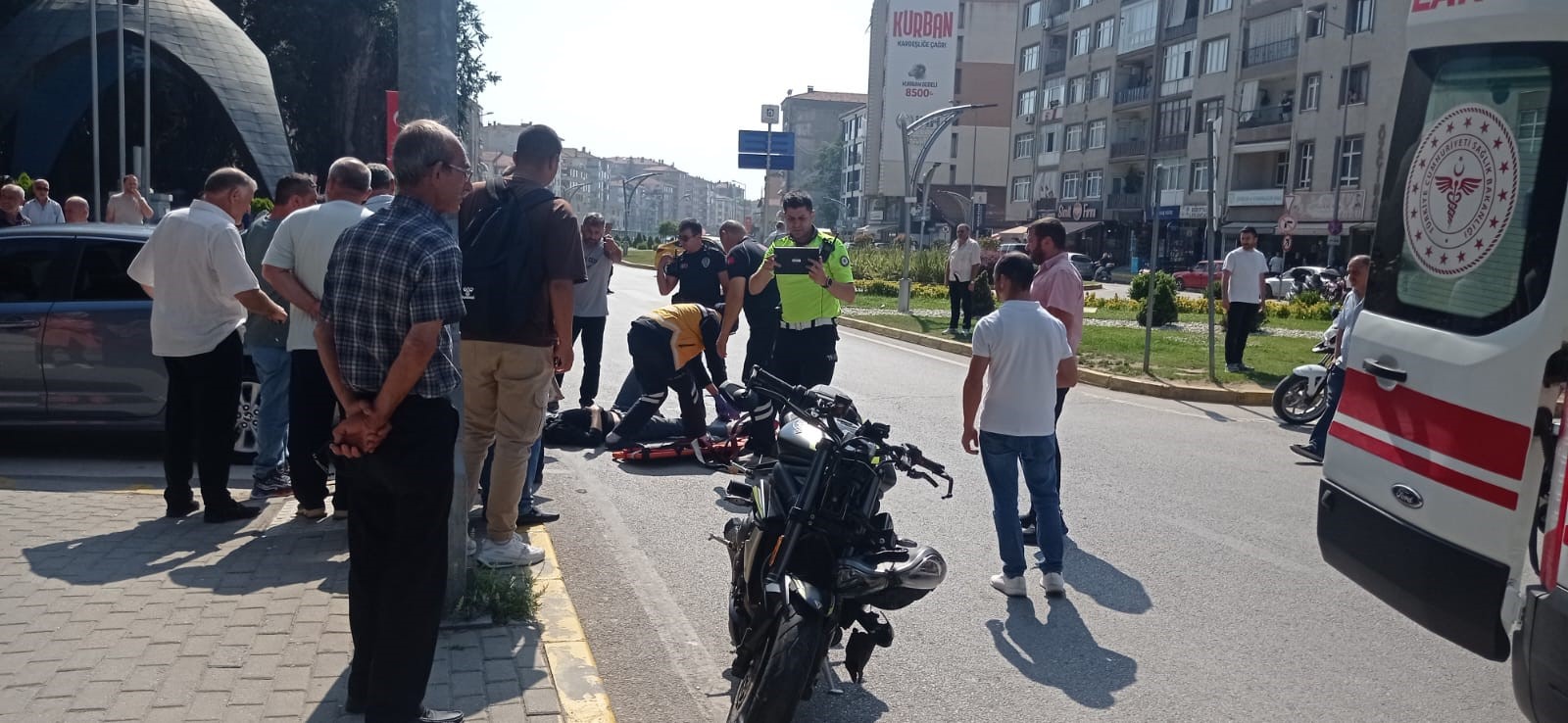 Karamürsel’de Otomobille Çarpışan Motosiklet Sürücüsü Yaralandı 02