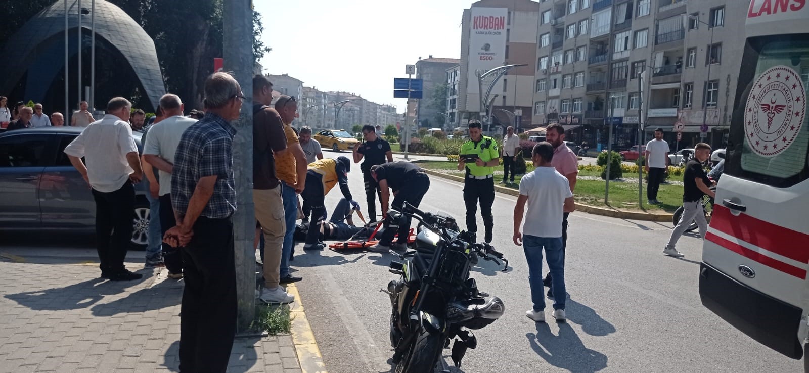 Karamürsel’de Otomobille Çarpışan Motosiklet Sürücüsü Yaralandı 03