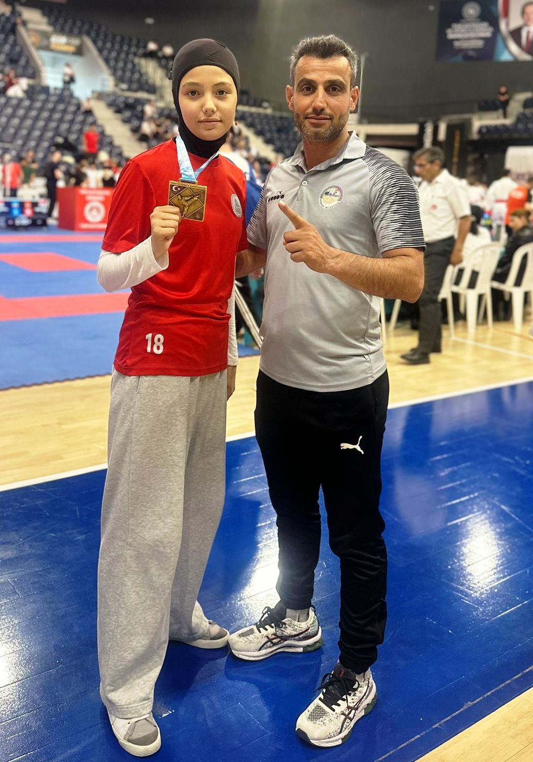 Karate Hümeyra Şampi̇yon 1